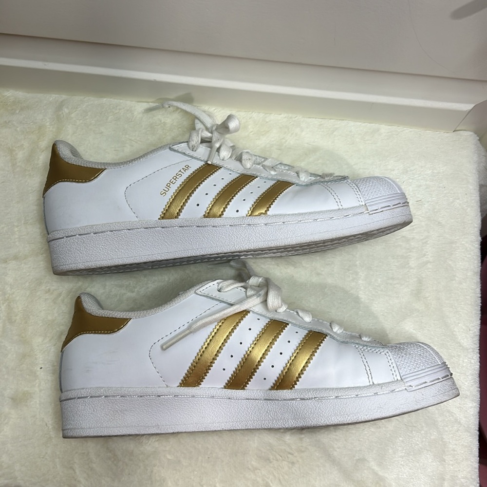 adidas Women’s Superstar Sneaker Gold Metallic - Picture 7 of 14